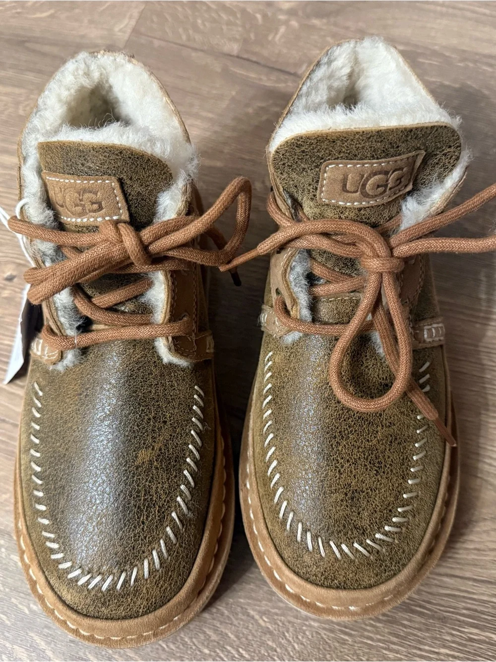 UGG Renegade Neumal Boots Men’s Size 4 / Women’s 5 / Kids 4Y